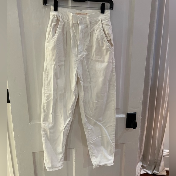 Levi pleated balloon leg pant in white — size 24 - Picture 3 of 3
